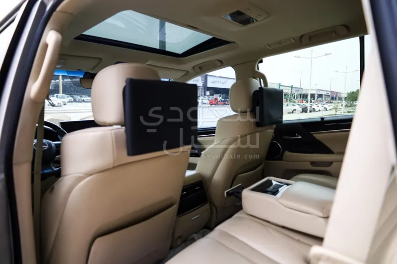 2018 لكزس إل إكس 570 اس