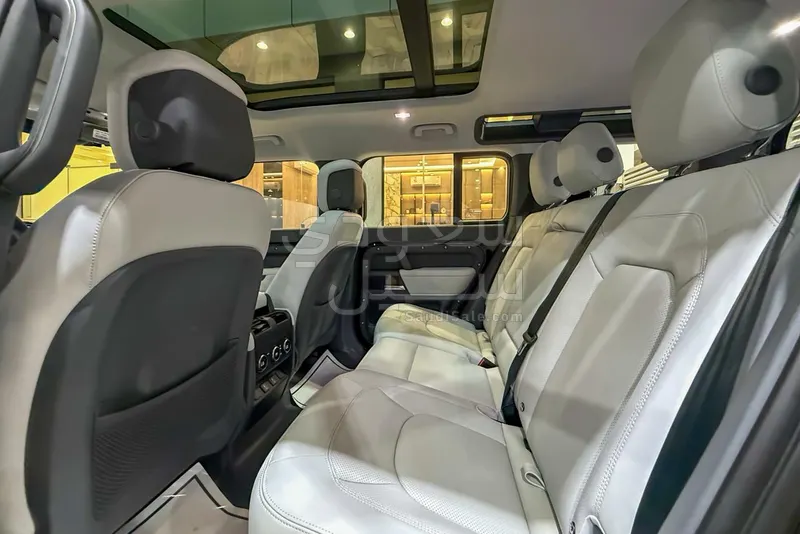 2026 لاند روفر ديفيندر اتش اس اي