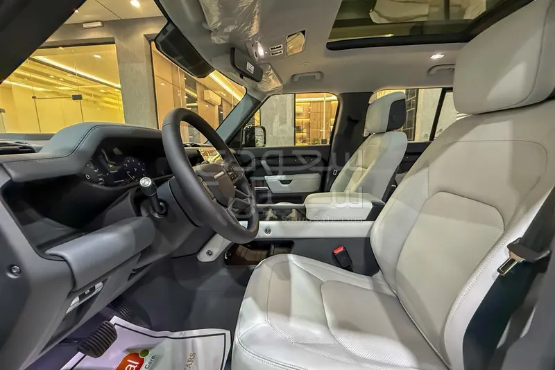 2026 لاند روفر ديفيندر اتش اس اي