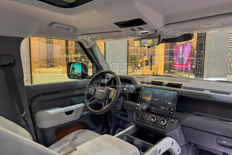 2026 لاند روفر ديفيندر اتش اس اي