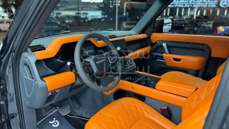 2023 لاند روفر ديفيندر 90