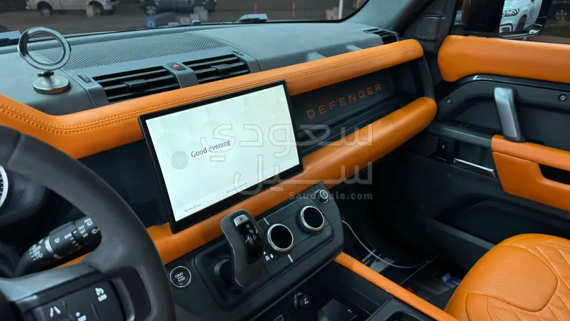 2023 لاند روفر ديفيندر 90