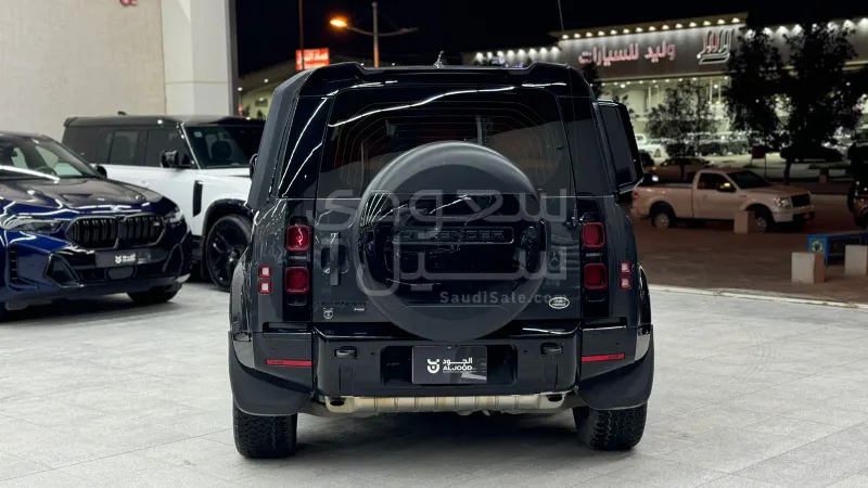 2023 لاند روفر ديفيندر 90