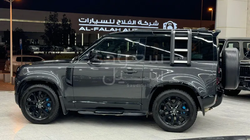 2023 لاند روفر ديفيندر 90
