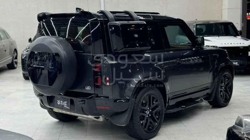 2023 لاند روفر ديفيندر 90