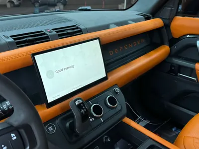 2023 لاند روفر ديفيندر 90