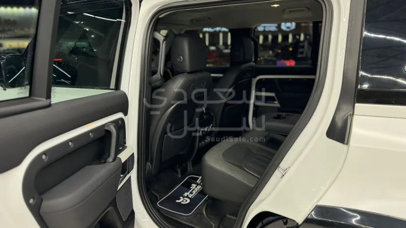 2021 لاند روفر ديفيندر 110