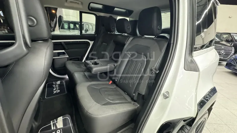 2021 لاند روفر ديفيندر 110