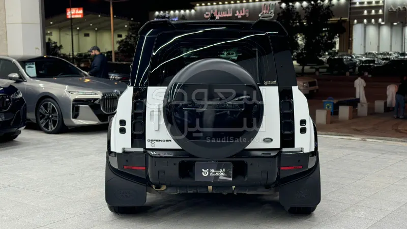 2021 لاند روفر ديفيندر 110