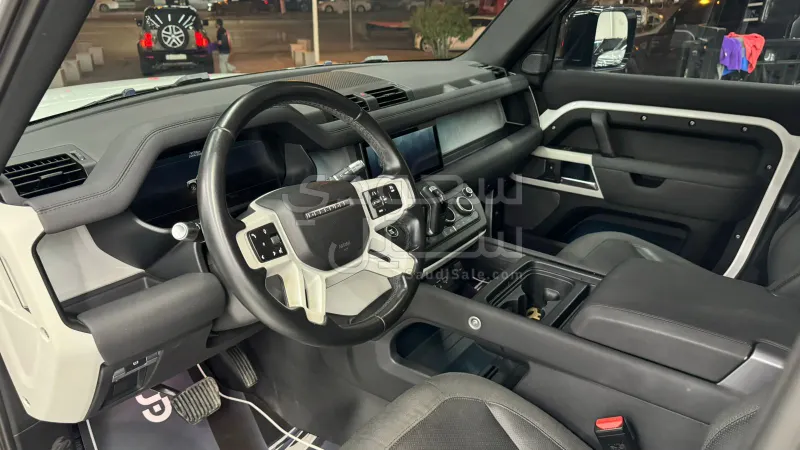 2021 لاند روفر ديفيندر 110