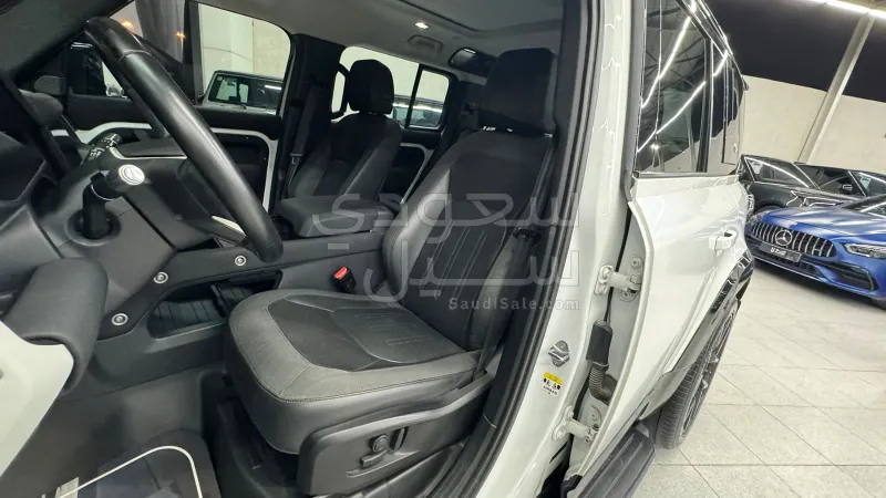 2021 لاند روفر ديفيندر 110