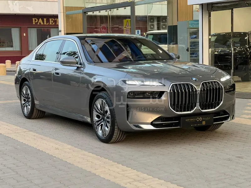 2026 بي ام دبليو الفئة السابعة 735أي