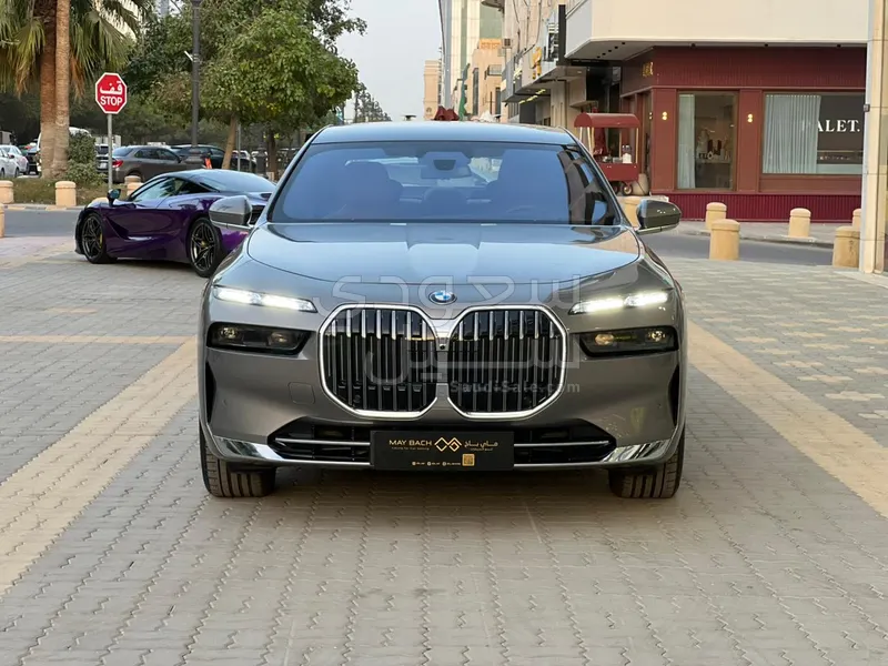 2026 بي ام دبليو الفئة السابعة 735أي