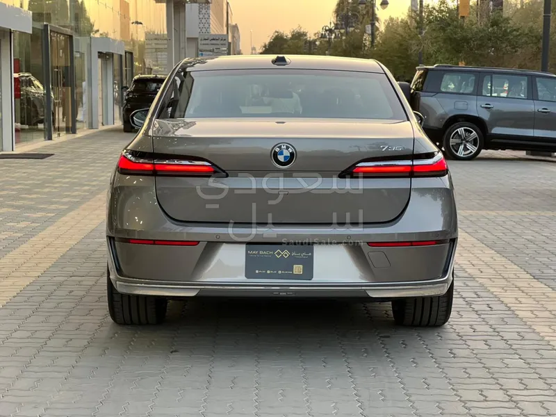 2026 بي ام دبليو الفئة السابعة 735أي