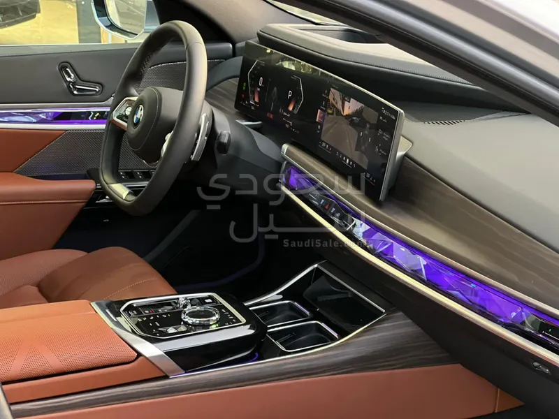 2026 بي ام دبليو الفئة السابعة 735أي