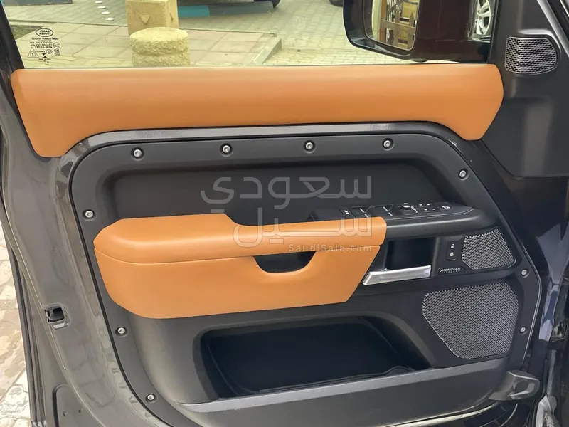 2023 لاند روفر ديفيندر إصدار كارباثيان