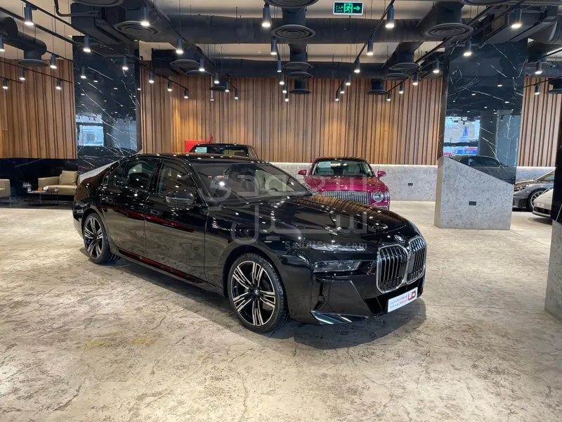 2026 بي ام دبليو الفئة السابعة 735أي