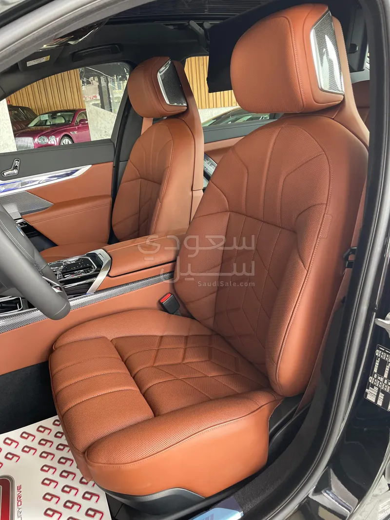 2026 بي ام دبليو الفئة السابعة 735أي