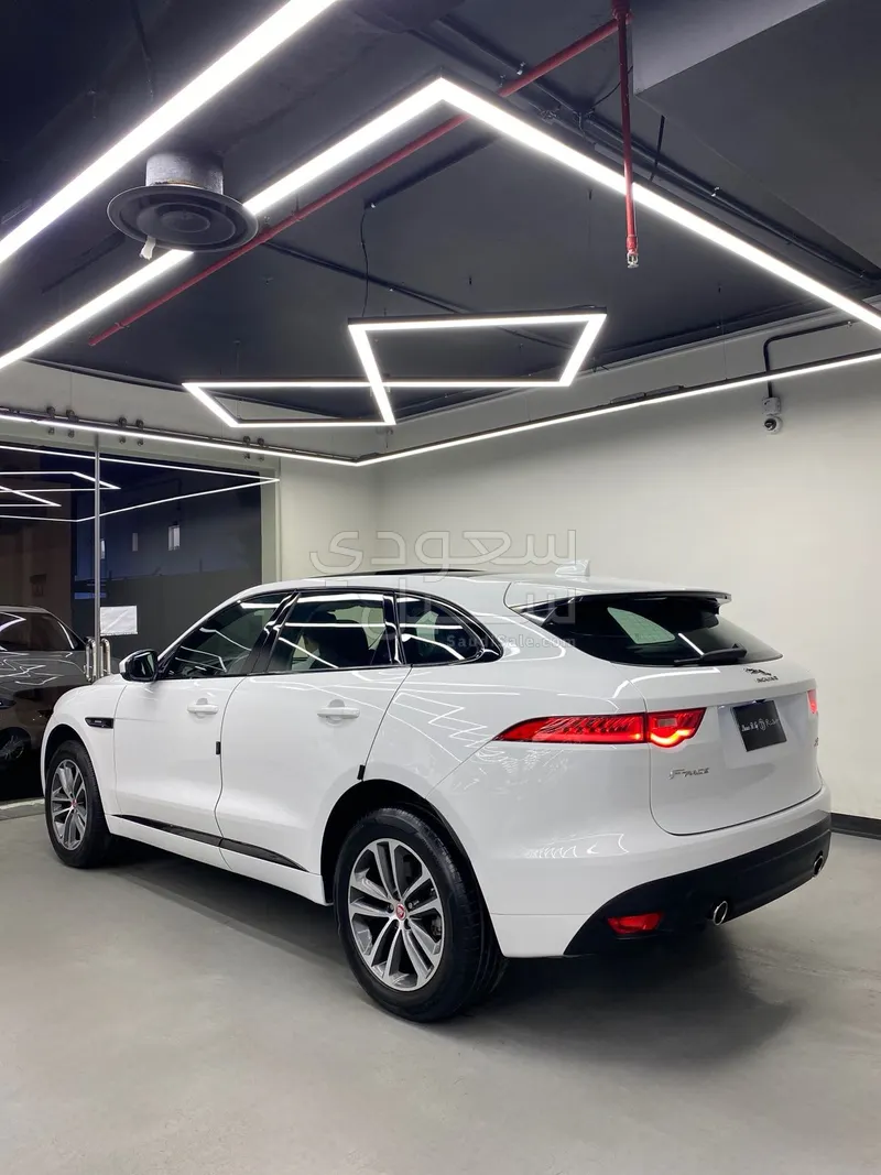 2017 جاكوار اف-بيس ار سبورت