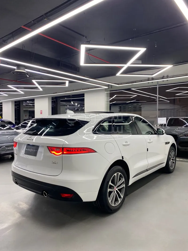 2017 جاكوار اف-بيس ار سبورت