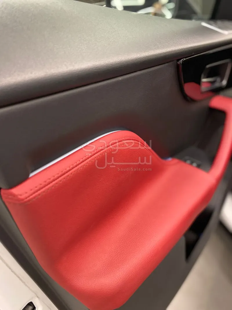 2017 جاكوار اف-بيس ار سبورت