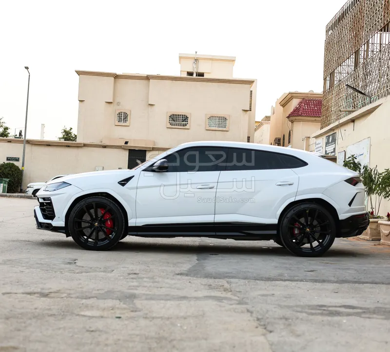 2021 لمبرجيني اوروس