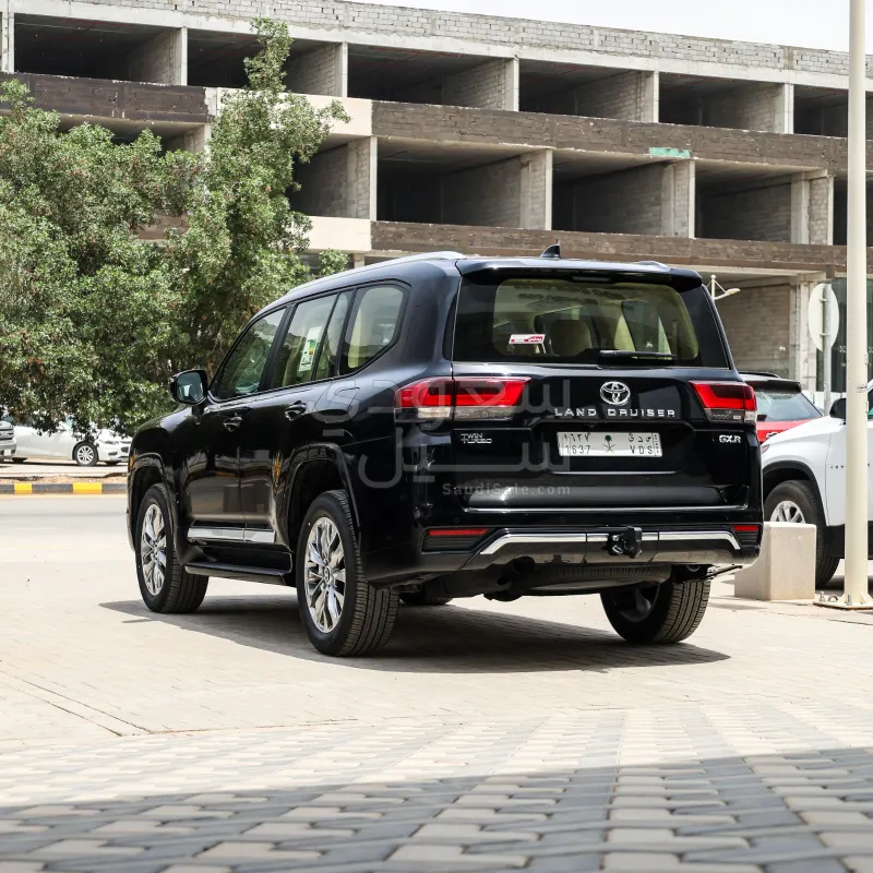2026 تويوتا لاند كروزر جي اكس ار4