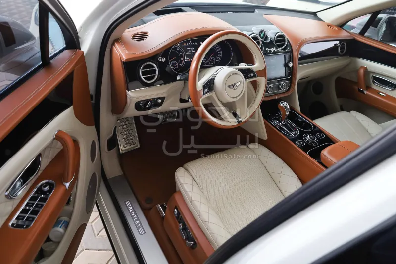 2017 بنتلي بنتايجا اس يو في