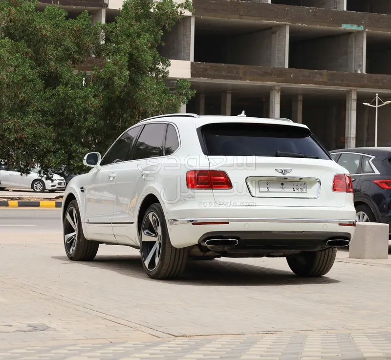 2017 بنتلي بنتايجا اس يو في