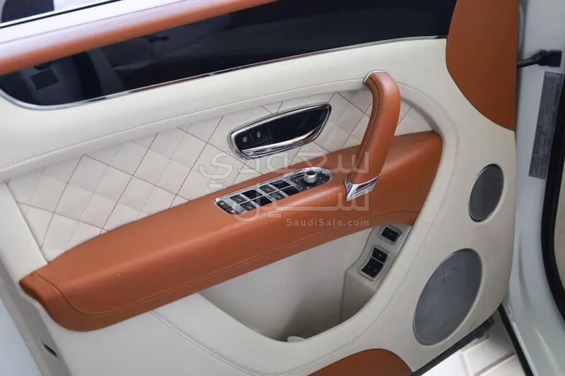 2017 بنتلي بنتايجا اس يو في