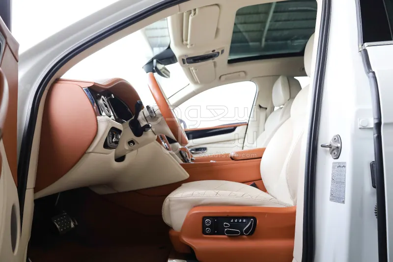 2017 بنتلي بنتايجا اس يو في