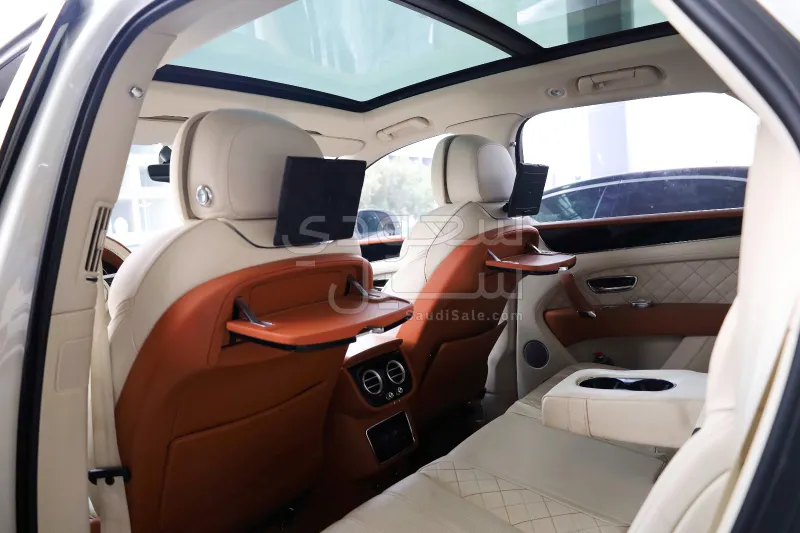 2017 بنتلي بنتايجا اس يو في