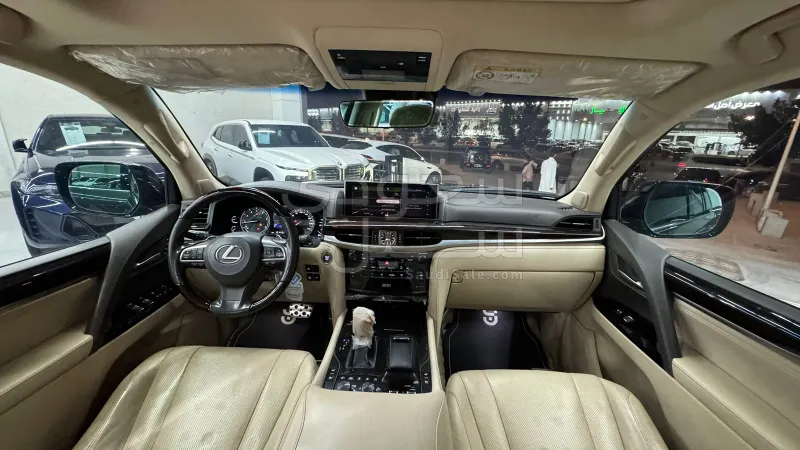 2021 لكزس إل إكس 570