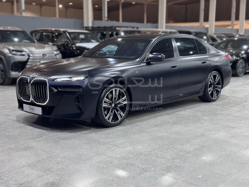 2024 بي ام دبليو الفئة السابعة 735أي