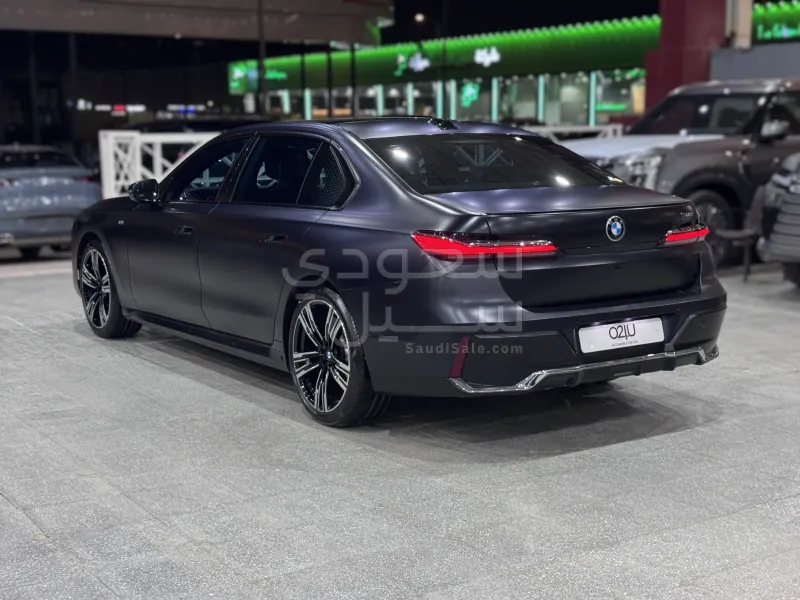 2024 بي ام دبليو الفئة السابعة 735أي