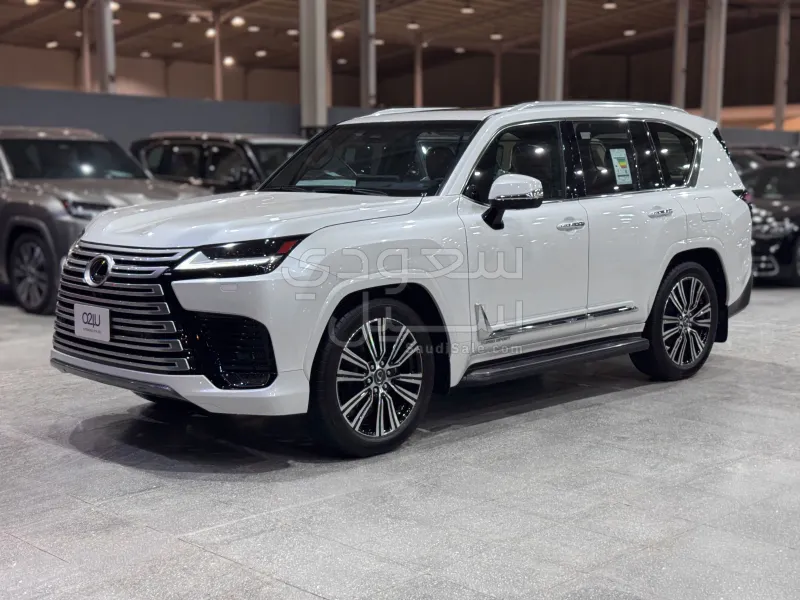 2025 لكزس إل إكس 600