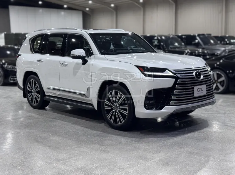 2025 لكزس إل إكس 600