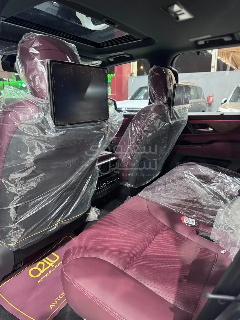 2025 لكزس إل إكس 600