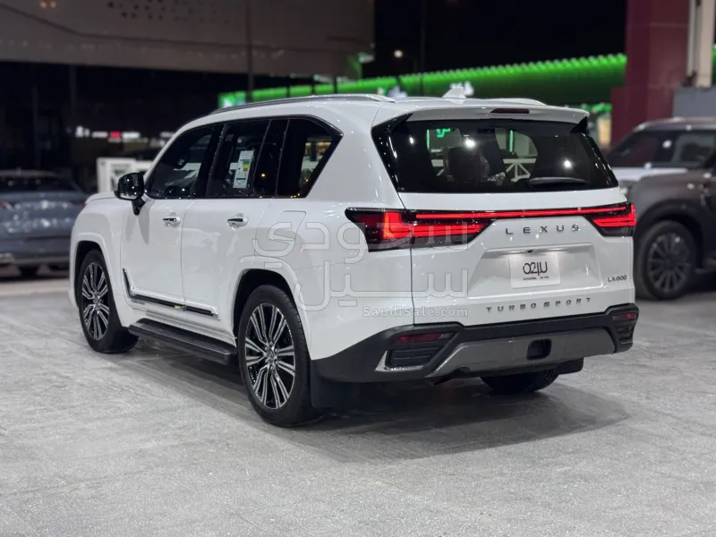 2025 لكزس إل إكس 600