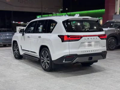2025 لكزس إل إكس 600