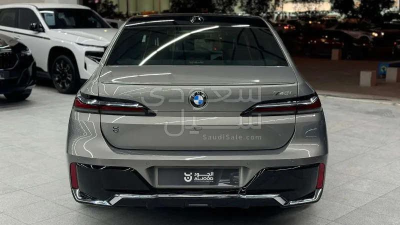 2023 بي ام دبليو الفئة السابعة 740أي