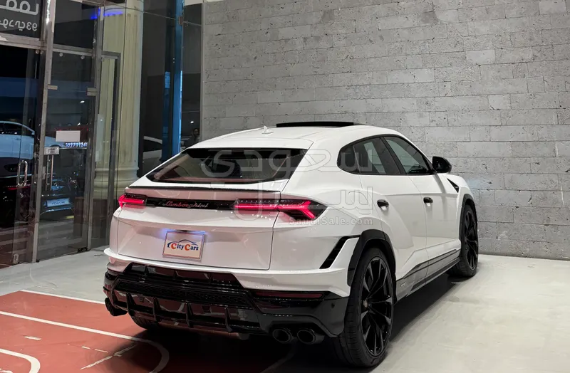 2024 لمبرجيني اوروس بيرفورمانتي