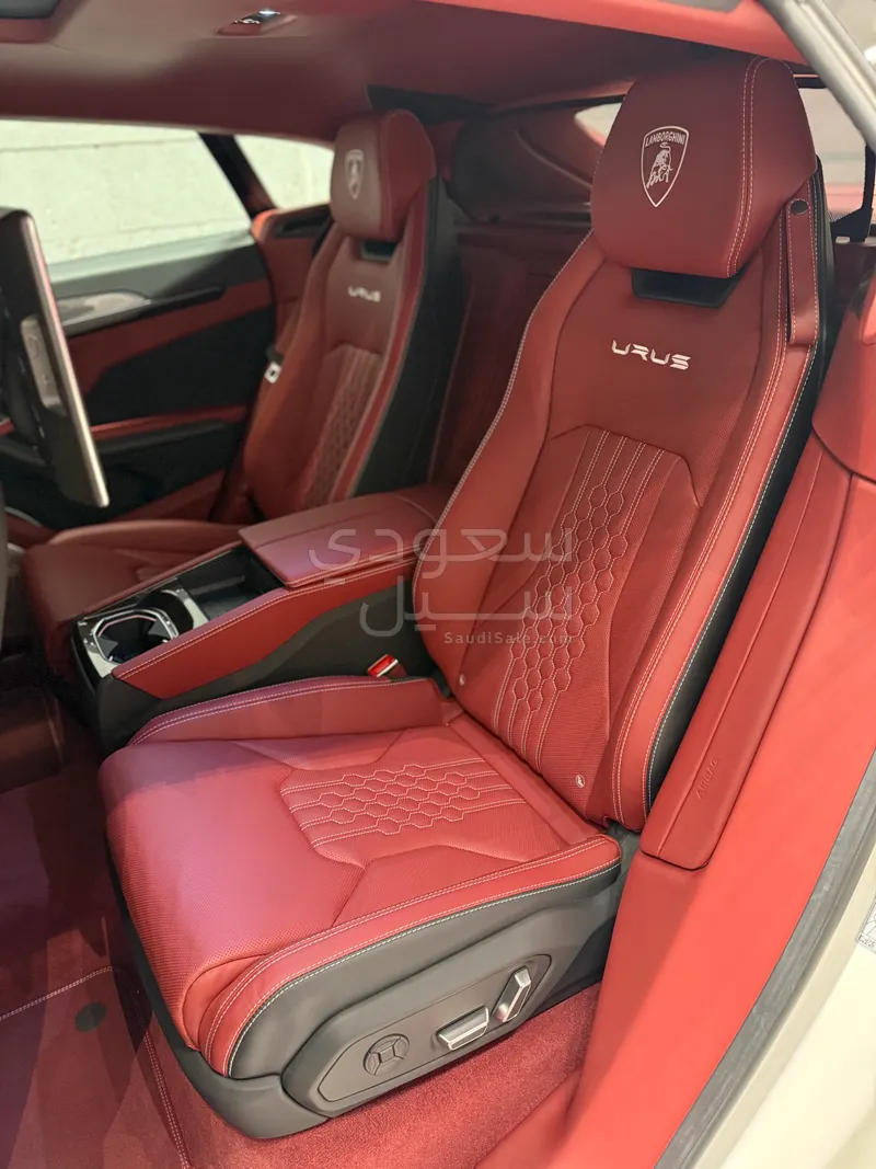 2024 لمبرجيني اوروس بيرفورمانتي