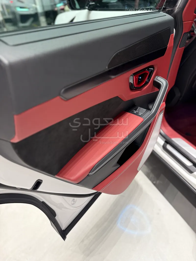 2024 لمبرجيني اوروس بيرفورمانتي