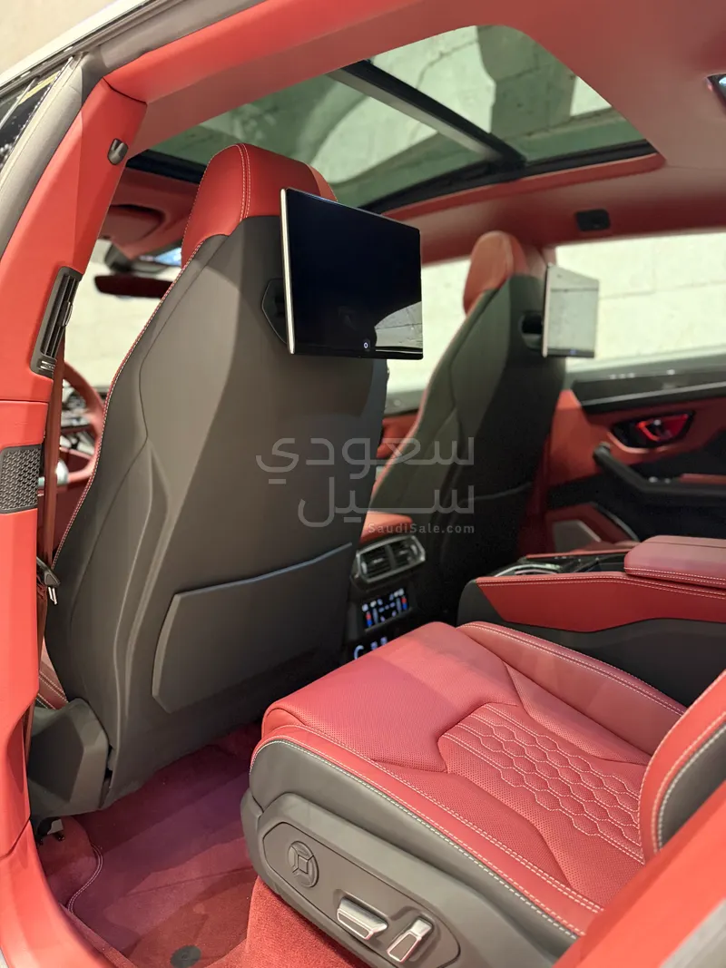 2024 لمبرجيني اوروس بيرفورمانتي