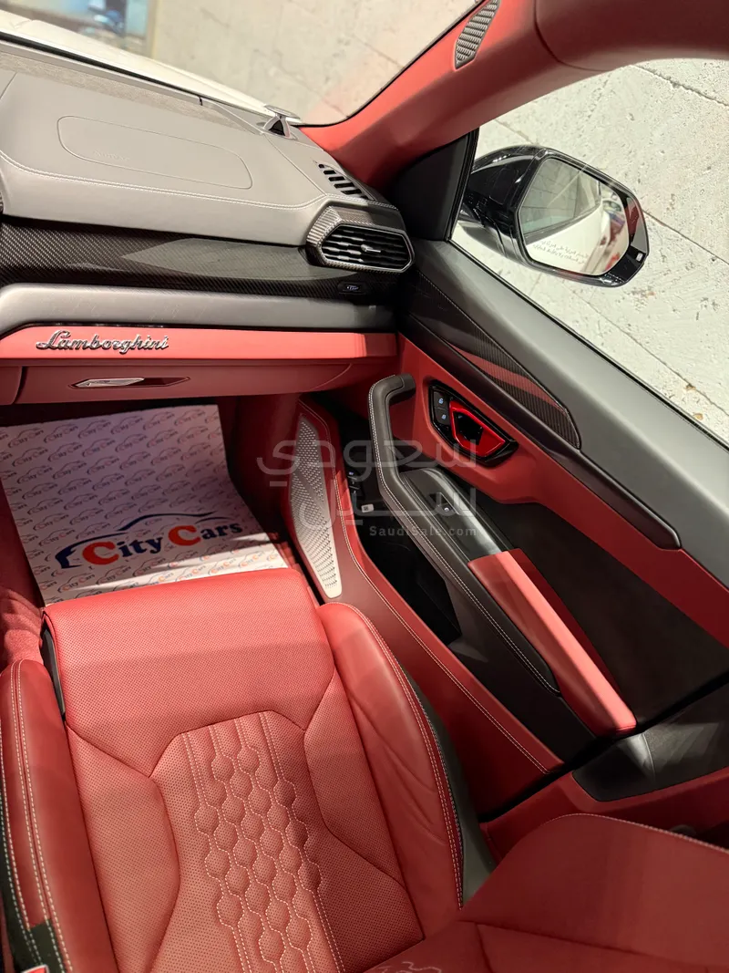 2024 لمبرجيني اوروس بيرفورمانتي