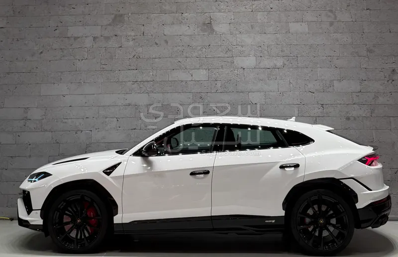 2024 لمبرجيني اوروس بيرفورمانتي