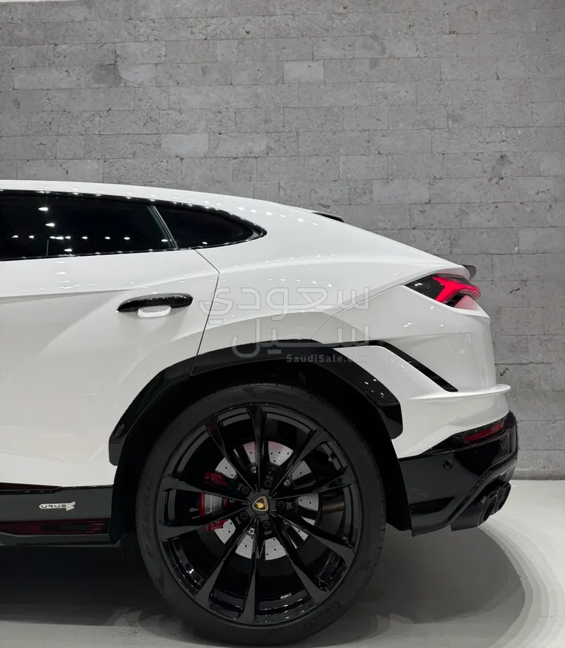 2024 لمبرجيني اوروس بيرفورمانتي