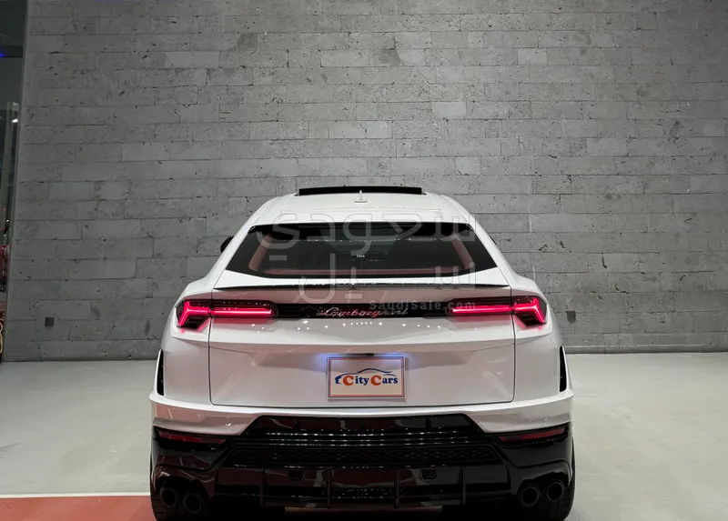 2024 لمبرجيني اوروس بيرفورمانتي