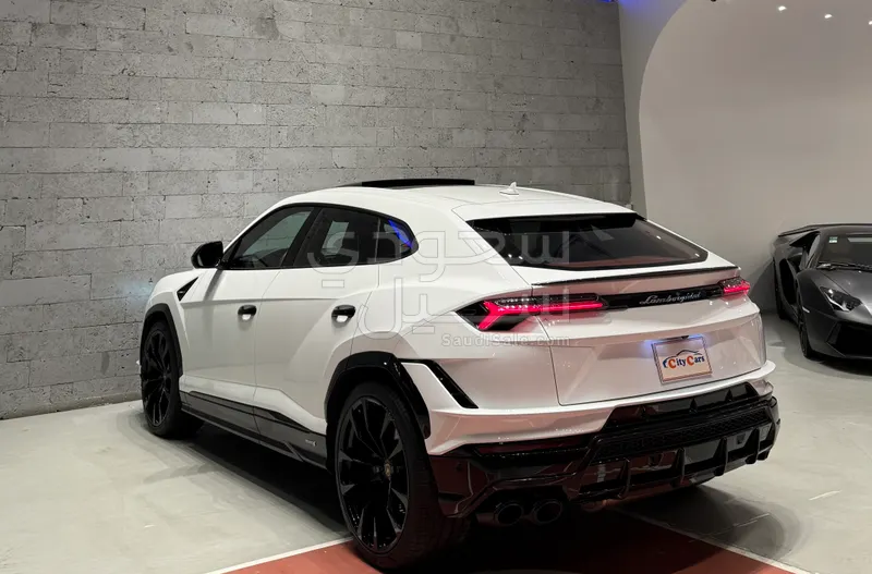 2024 لمبرجيني اوروس بيرفورمانتي